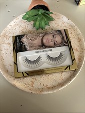 Wet N Wild Fergie TEASE Signature Faux Lashes Lash Adhesive Included NEW