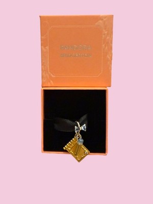 アクセサリー Bridgerton Dance Card & Pencil Charm Pandora - Bridgerton - Dance Card & Pencil Dangle Charm | eBay