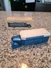 Avon Windhund Busform Glas blau weiß Deko Flasche Sammlerstück voll
