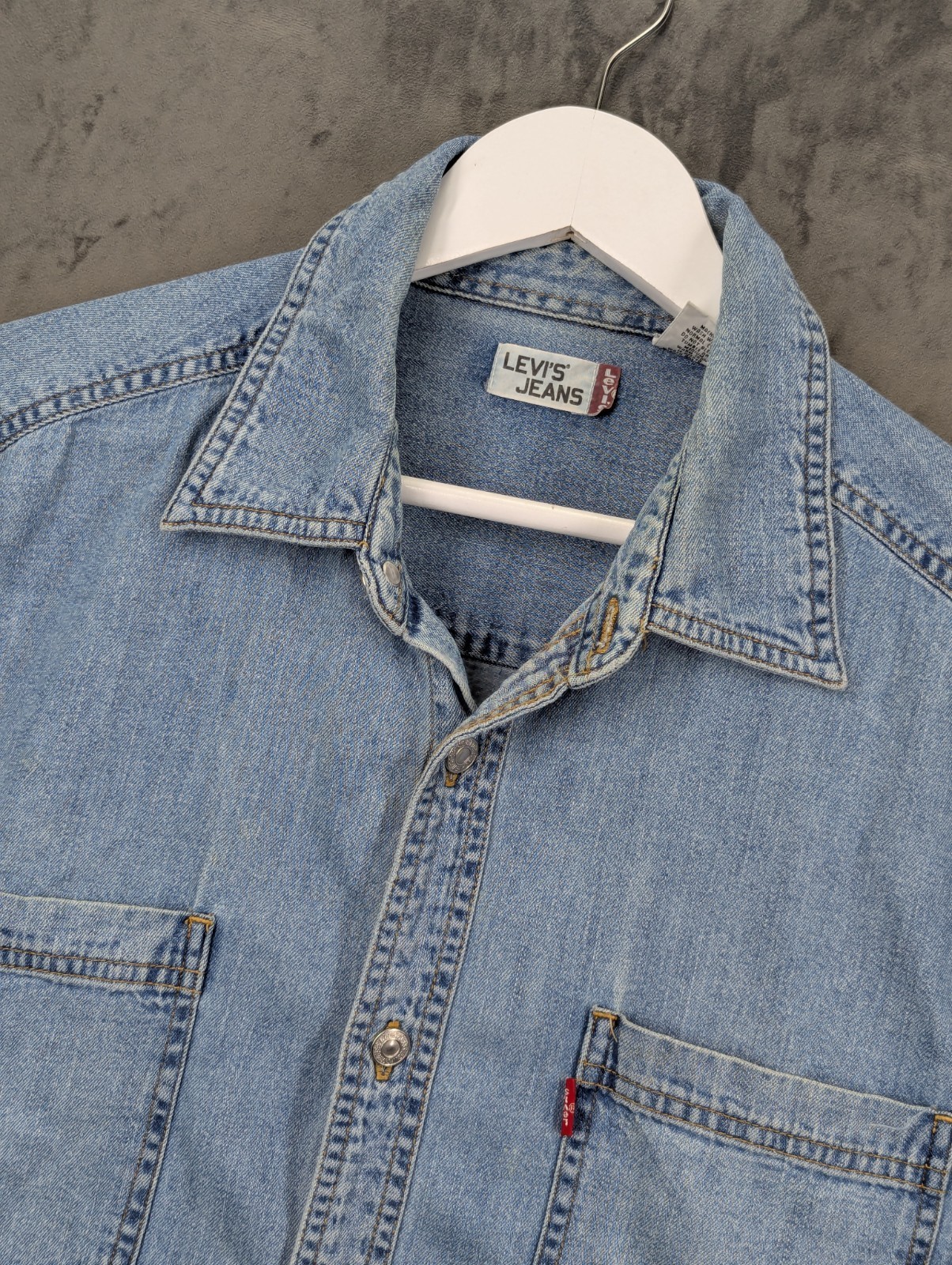 Vintage Levi's Denim Shirt Men's Size Large Relaxed Baggy Fit Washed Blue Cotton image 2