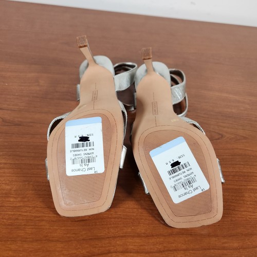 Vince Camuto donna Evinda argento tacco fermo misura 6,5 cinturino alla caviglia punta aperta - Foto 10 di 14