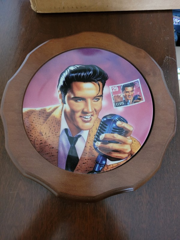 Elvis Presley Collectors Plate “The King” Plate . Based on Postal Service Stamp