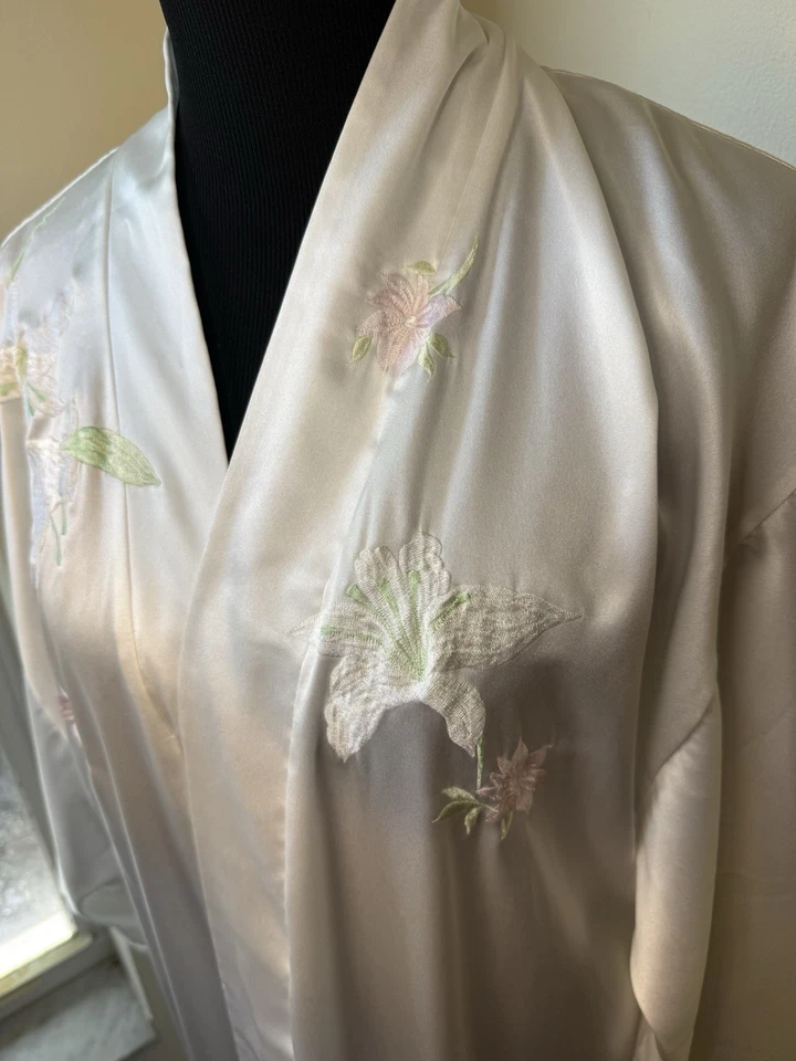 Bata de corbata vintage Natori satinada con apliques florales Saks Fifth Avenue talla S Foto 4 de 4