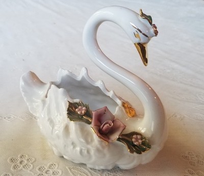 VTG Capodimonte Swan Vase Porcelain Made In Italty Beautiful Delicate Rose Flowr
