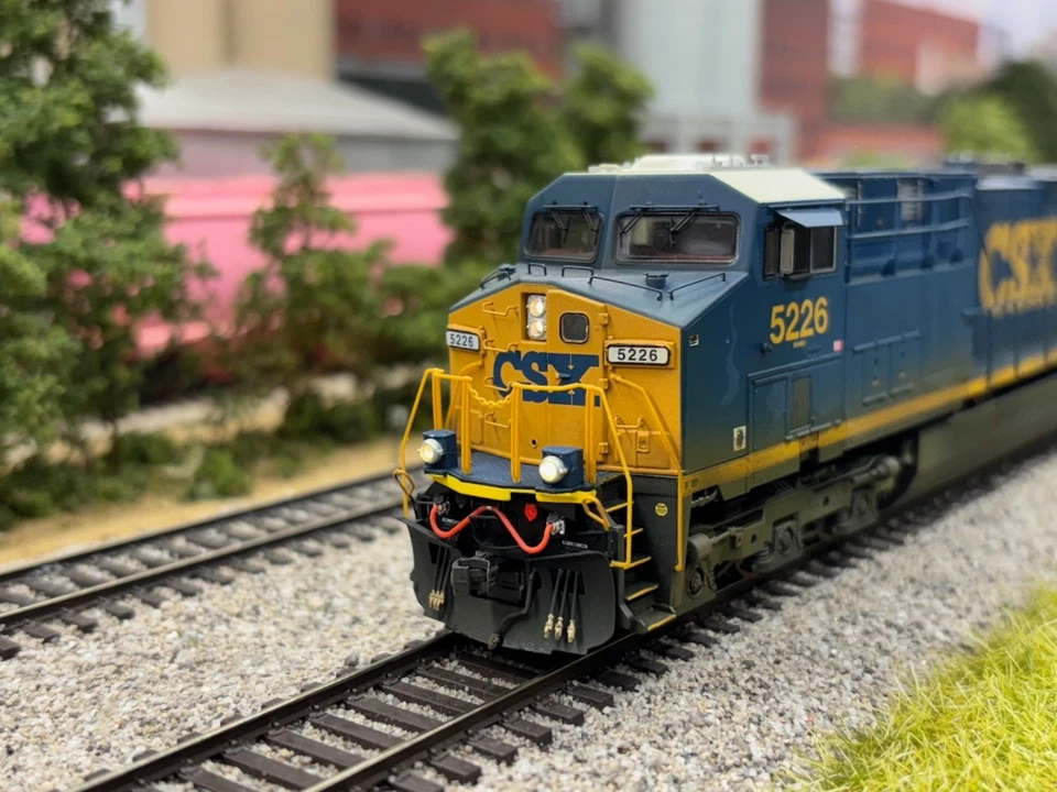 (HO) Athearn Genesis CSX YN3 ES44DC #5226 Weathered LokPilot v5 Non-Sound DCC - Image 2 of 4