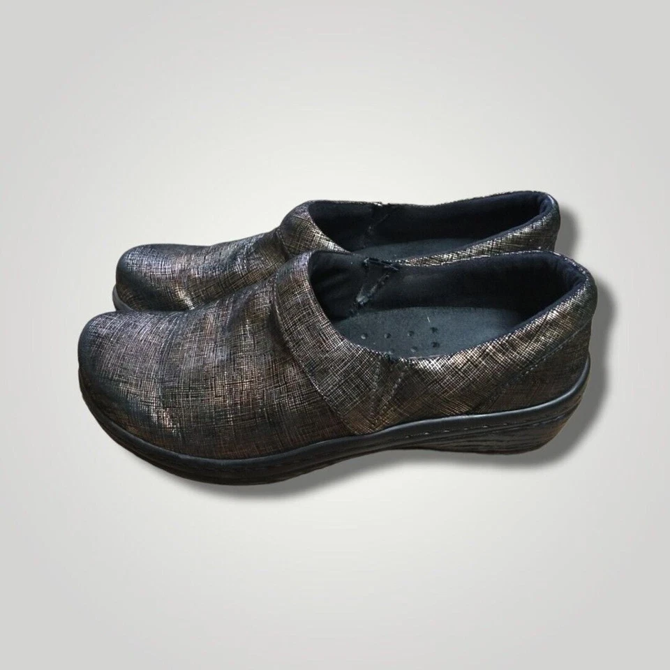 Klogs Footwear Women's Slip Resistant Clogs Gold/Black Size 7.5 - Image 3 of 4