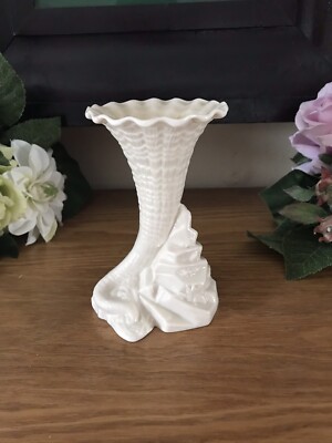 Vintage Belleek Rock Spill Vase 3. grüne Markierung, 13,5 cm / 5'' hoch irisch Irland