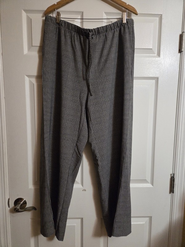 Pull On Studio Stretch Crepe High Rise Pant. Size 1. NWT