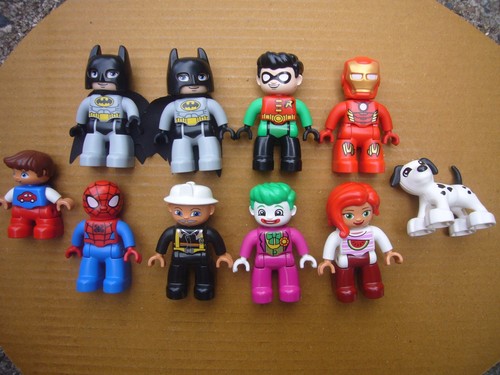 Lego Duplo Menge 10 Figuren (2) Batman Robin Spiderman Hund Mädchen Joker