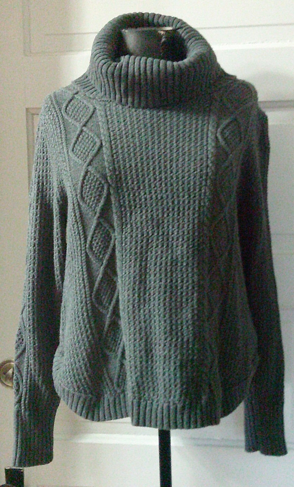GAP Gray Thick Cable Knit Pullover LS Sweater M - image 2