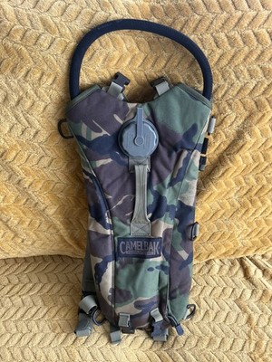 Camelbak Trinkrucksack Woodland Camo 3L Trinkblase Wandern Tactical