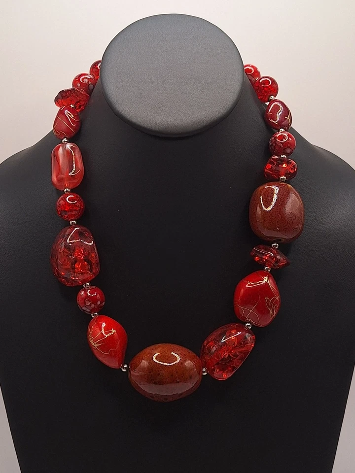 Marbled Red Rusty Amber Color Chunky Necklace With A Statement Foto 2 de 4