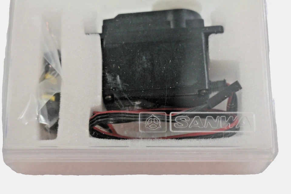 Airtronics 94102 Precision H.D. STD Servo New in Original Package - Image 3 of 4