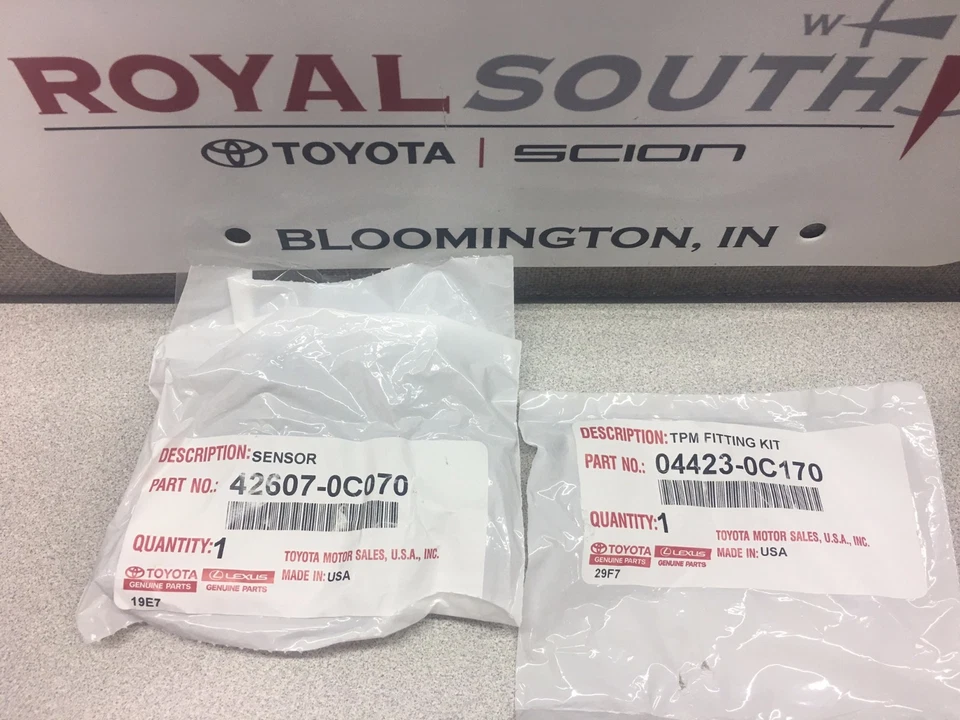 Toyota Sienna 2011 - 2017 Tire Pressure Sensor Kit TPMS Genuine OEM - Image 2 of 2