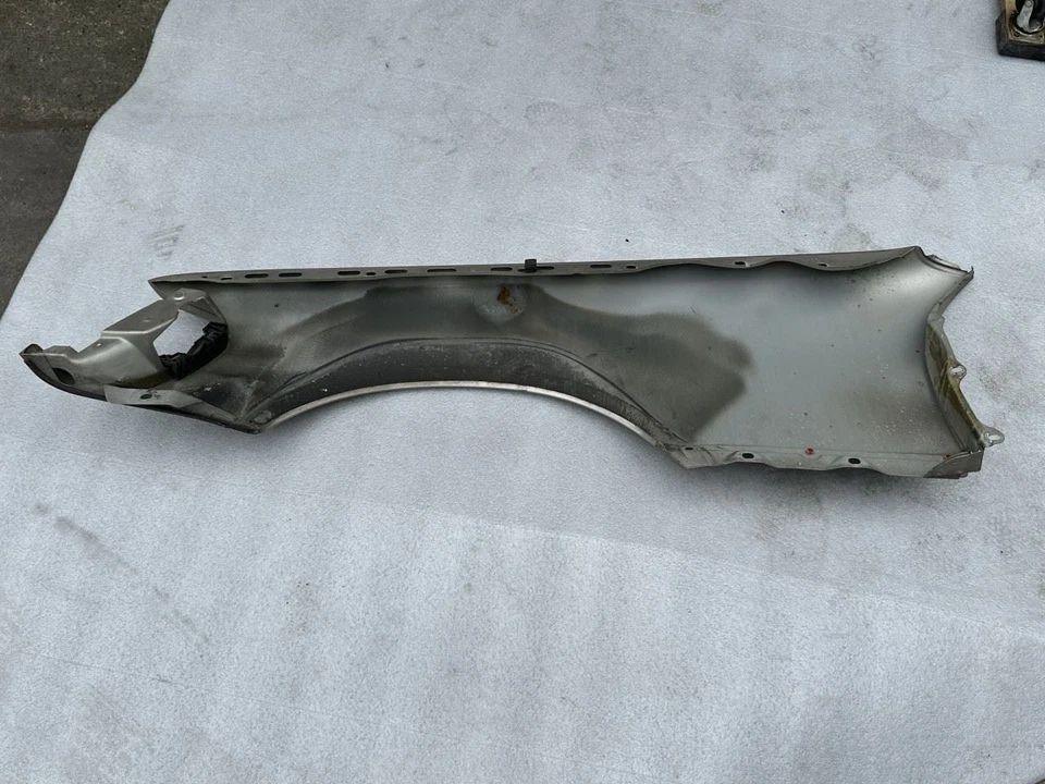 1995 MERCEDES S500 W140 SEDAN RIGHT PASSENGER FRONT FENDER SMOKE SILVER 702U - Image 3 of 4