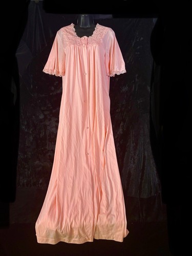 LORRAINE Robe Nightgown M Peach nylon Lace Goddess Romantic Satin VINTAGE Medium