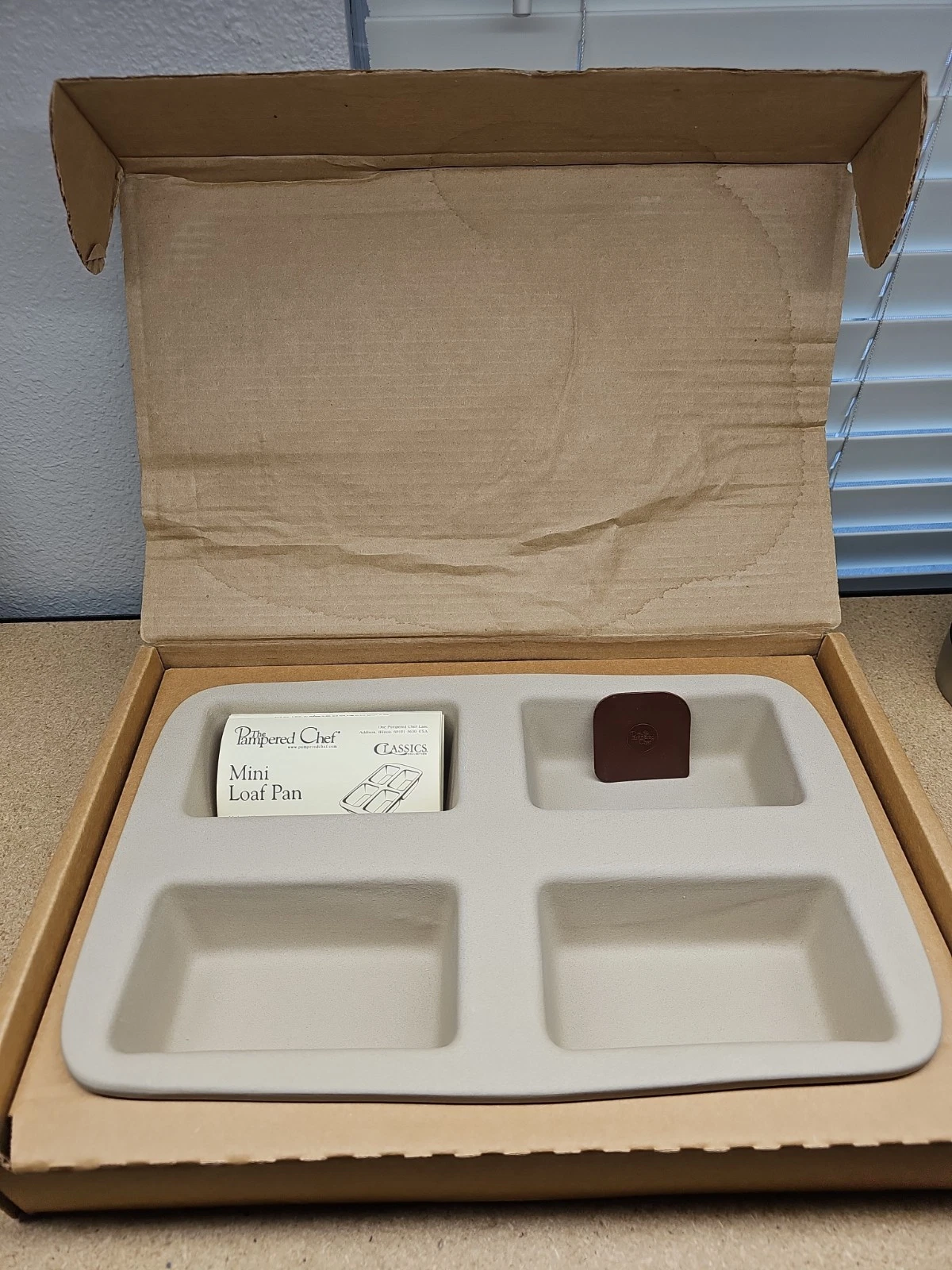 Pampered Chef Mini Loaf Pan Stoneware 1418 15" x 9.5" x 2" Family Heritage
Opens in a new window or 