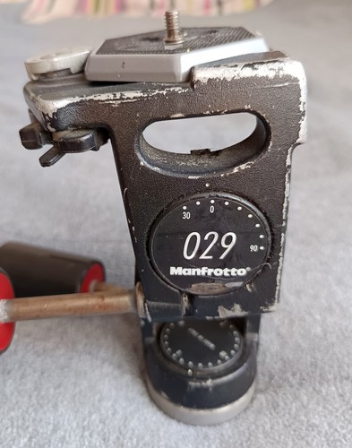 Manfrotto 029 3 Way with Pan/Tilt Tripod Head ONE GRIP MISSING - Picture 6 of 7