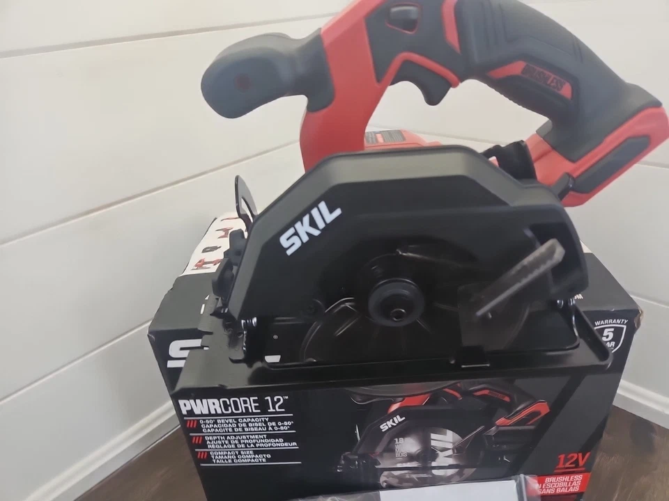 Skil PWR CORE 12V Brushless 5-1/2" Circular Saw MODEL CR541801 - Image 2 of 4