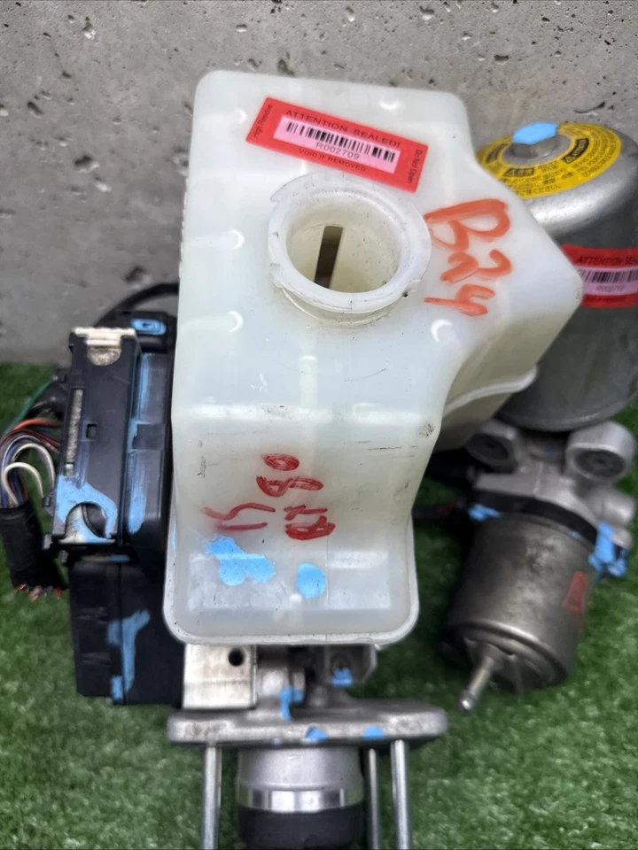 2014-2023 INFINITI QX80 Hydraulic Power Brake Booster Master Cylinder Abs - Image 2 of 4