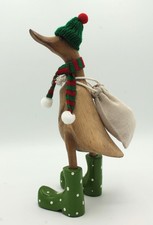 Winterente Ente aus Holz mit Strickmütze in Grün