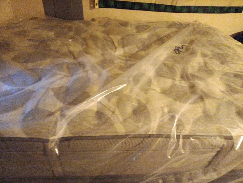 Матрас Queen Size Sealy и пружинная коробка еще в пластике - Изображение 2 из 2