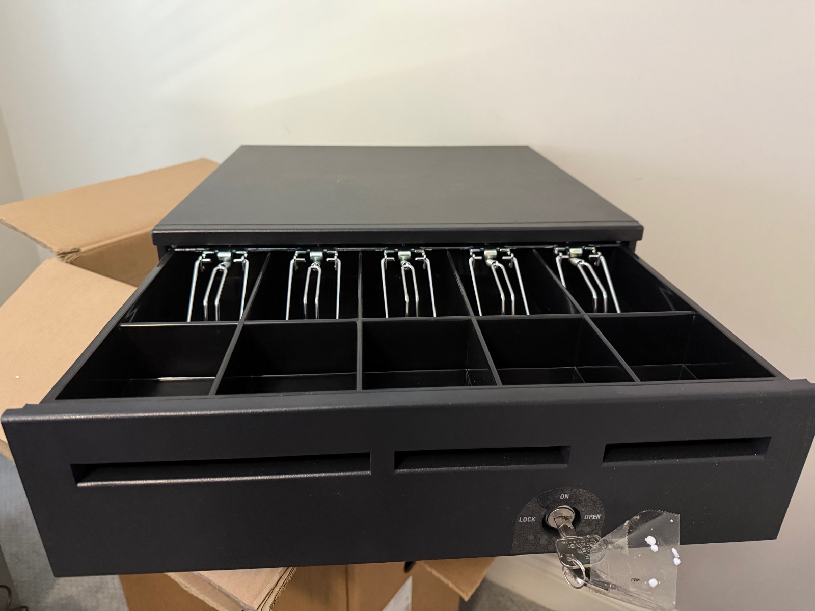 MediaPLUS 17W X 16D X 5.4H, 5 BILL/5 COIN US TILL, PRINTER-DRIVEN, KEYED RANDOM,