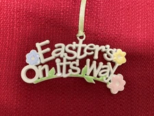 Longaberger 2012 "EASTERS ON ITS WAY" Tie On  # 24097- NIB-RETIRED