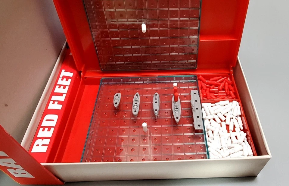 Retro Battleship Board Game Hasbro B7744 - Image 4 of 4