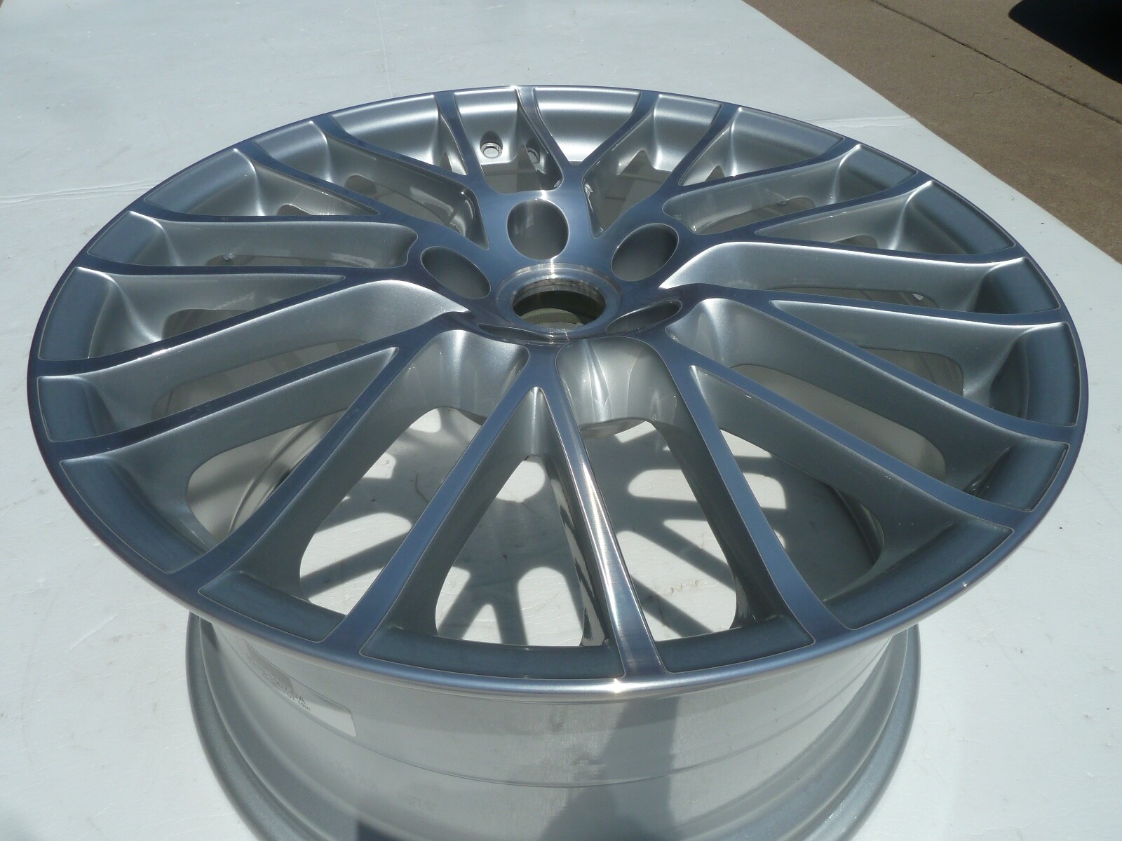MINT 06-16 ASTON MARTIN V8 VANTAGE REAR WHEEL OEM RIM 20 spoke 9.5x19 Silver 19"