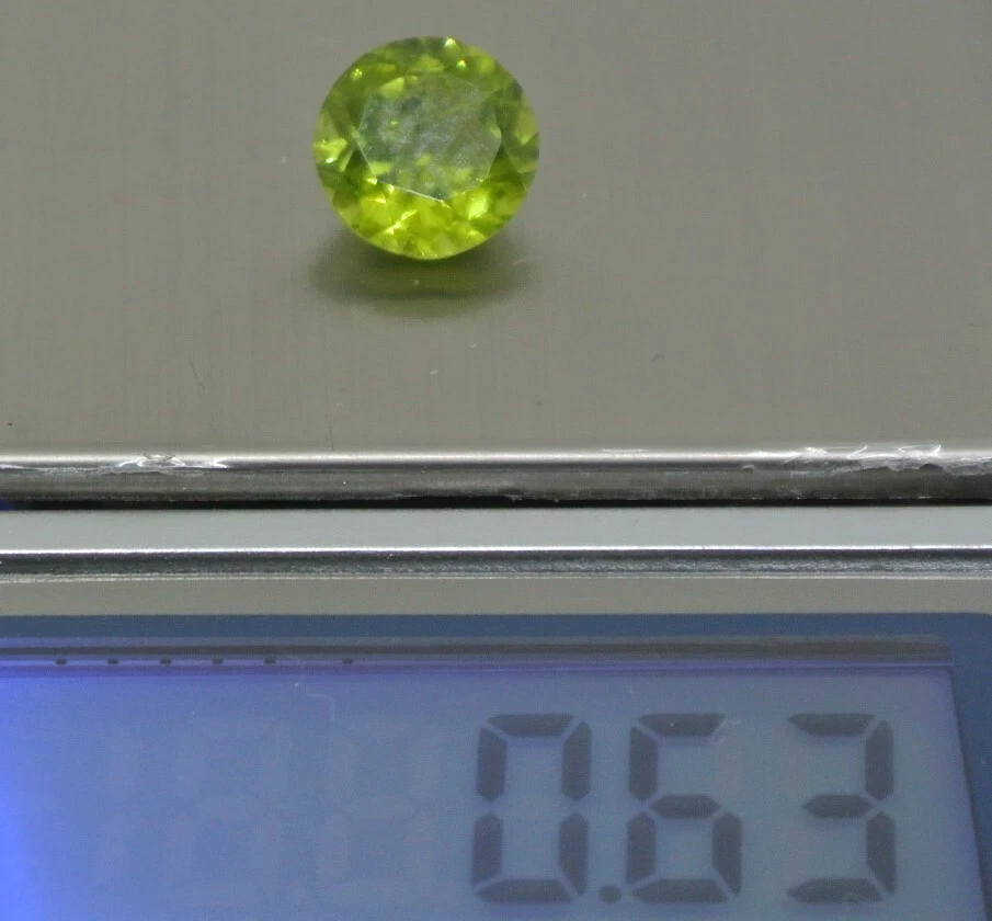 Peridoti ovali o tondi, Verde brillante, origine Cina, da 1,8 - 1,9 carati - Imagen 4 de 4