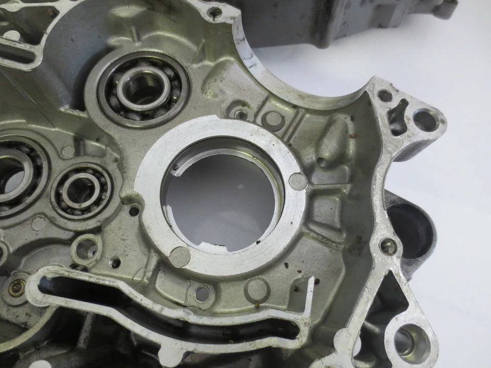 Пустая пара одинаковых картеров двигателя 2000 Yamaha TW200 TW 200 Trailway - Изображение 2 из 4