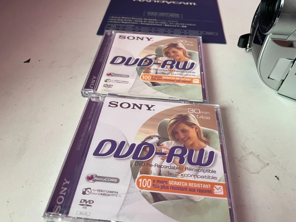 Sony DCR-DVD110E Camcorder + Discs x 2 - Image 4 of 4