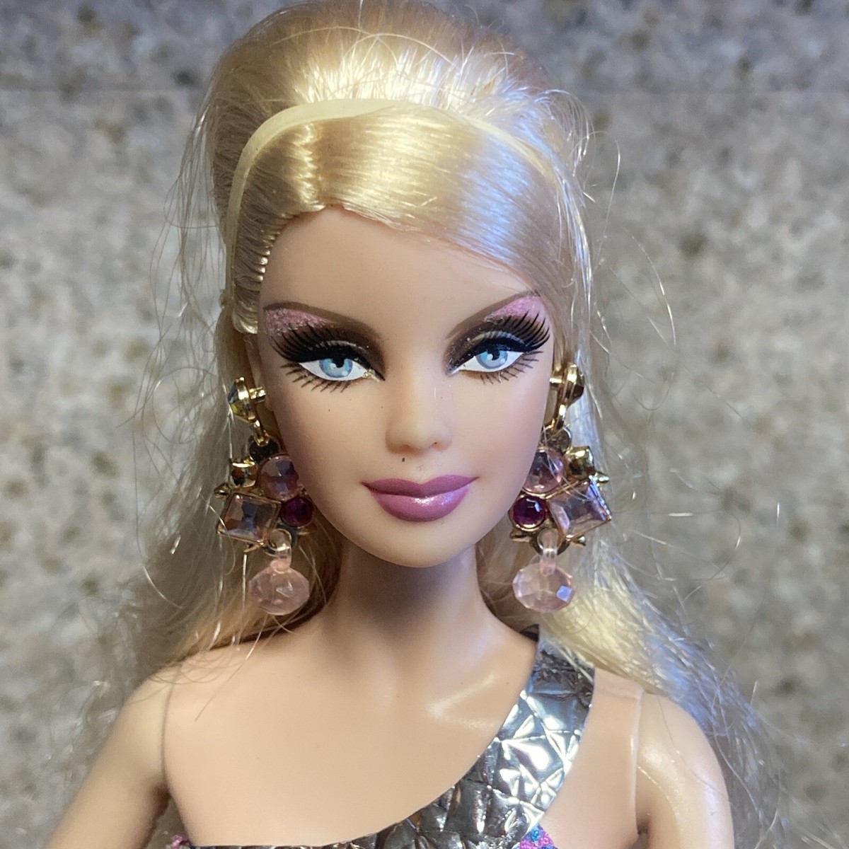 Barbie Model Muse body et 3 tenues Barbie Holydays OOAK