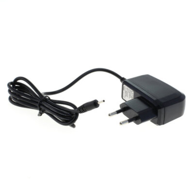 Ladegerät für Nokia E50  E51  E61  E63  E66  E71  E72  E75 2mm Anschluss