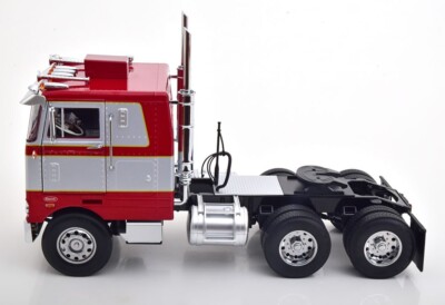 1977 PETERBILT 352 PACEMAKER TRACTOR RED 1:18 SCALE BY ROAD KINGS