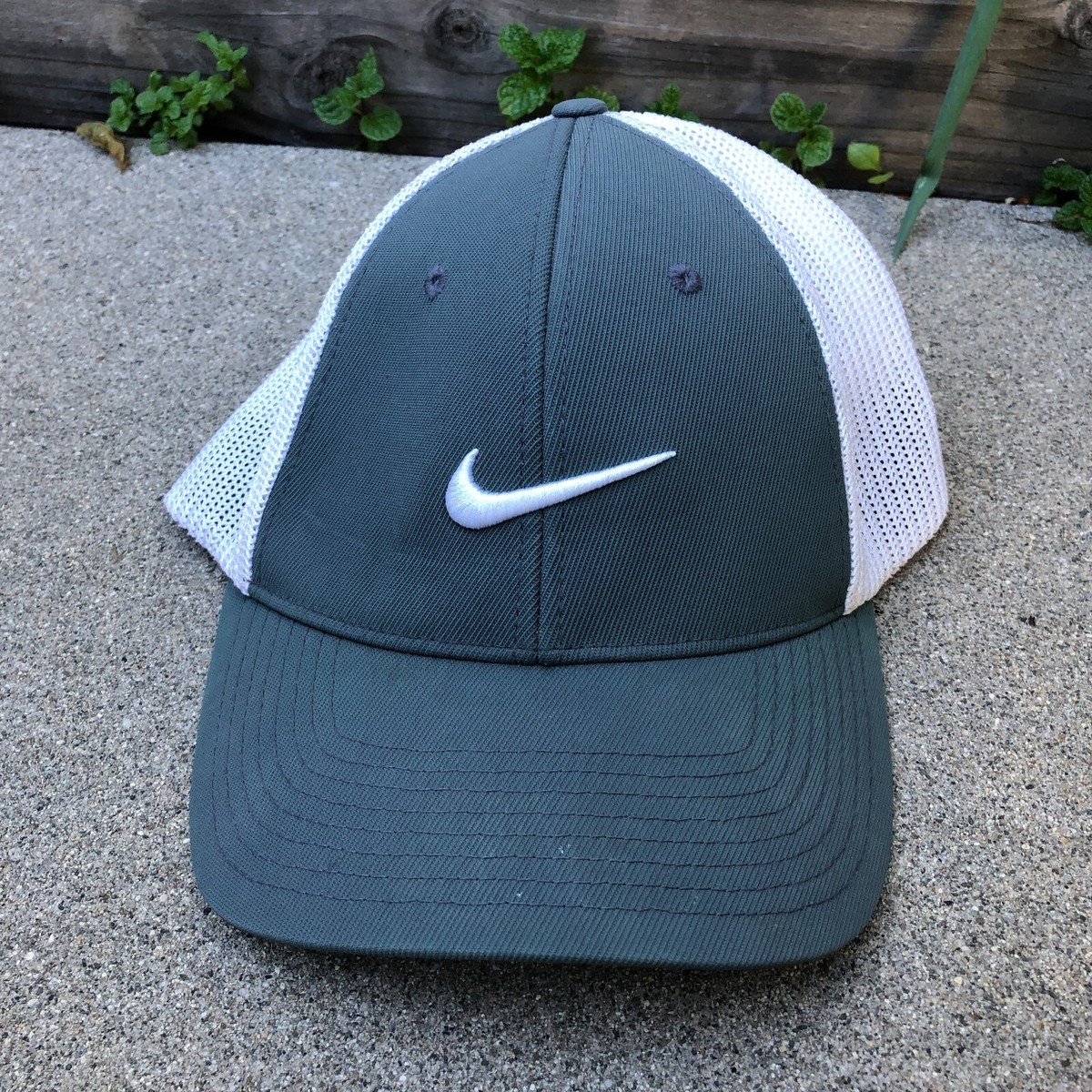 NIKE GOLF Fitted Mesh Trucker Hat Men's L/XL Grey Baseball Cap Swoosh