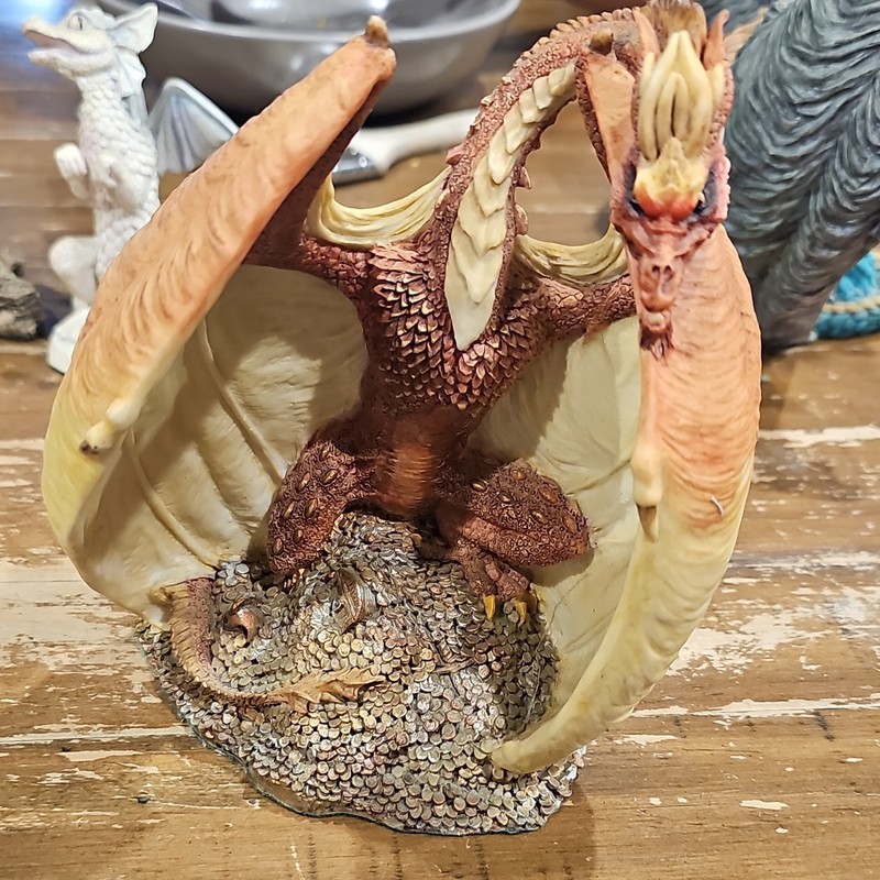 Vintage Enchantica Dragon "Vestra: Keeper of Treasures" EN2167 – Holland Studio