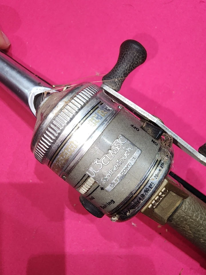 Nice Vintage Zebco UL3 Classic FeatherCast Spincast 5' Rod/Reel Combo, Rod #1703 - Image 3 of 3