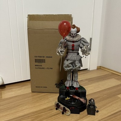 Hot Toys Pennywise MMS555 IT Chapter Two 1/6 Scale Figure Like New!