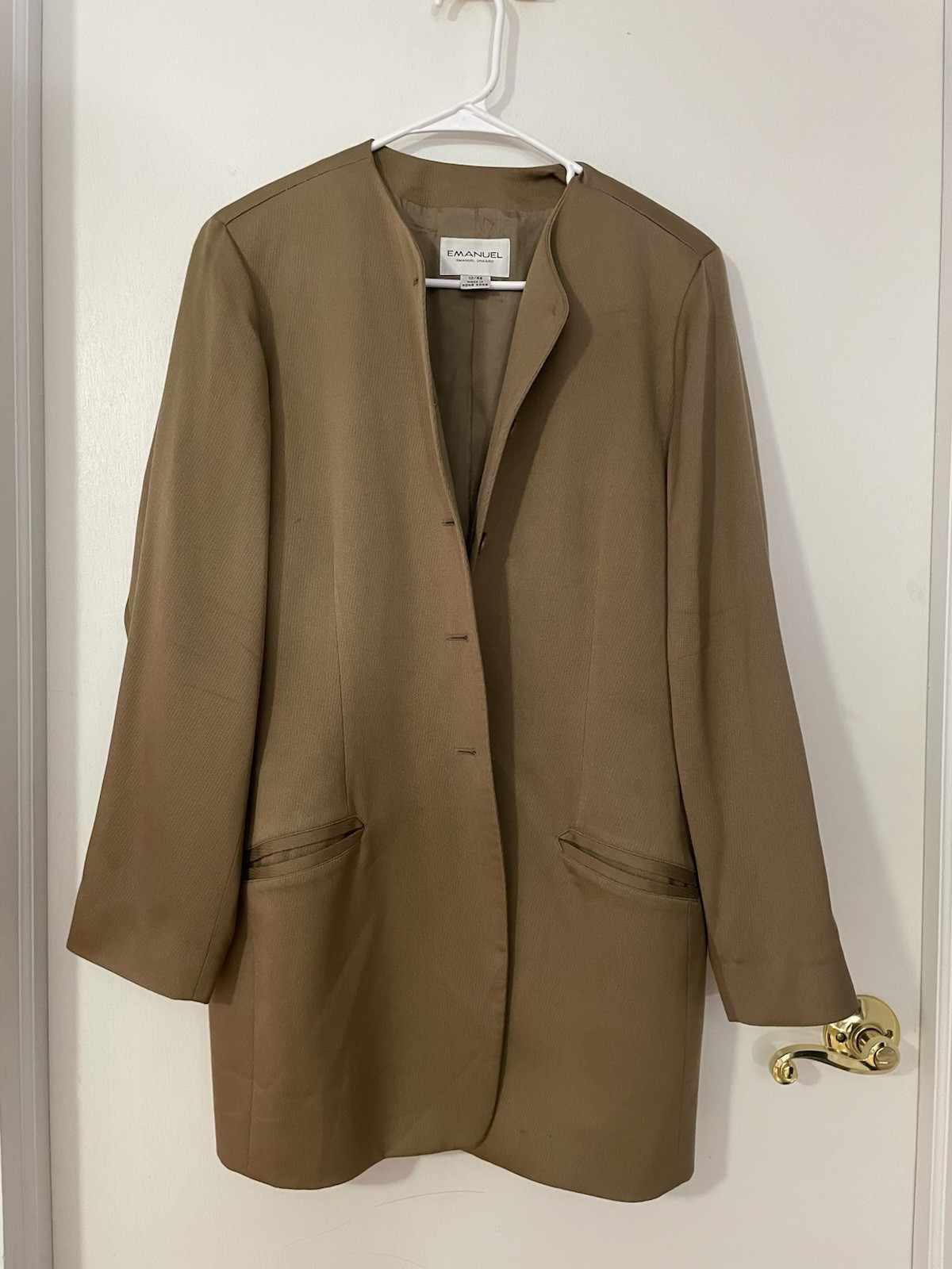 Vintage emanuel ungaro blazer, 100% silk, size 12  No stains, no pilling