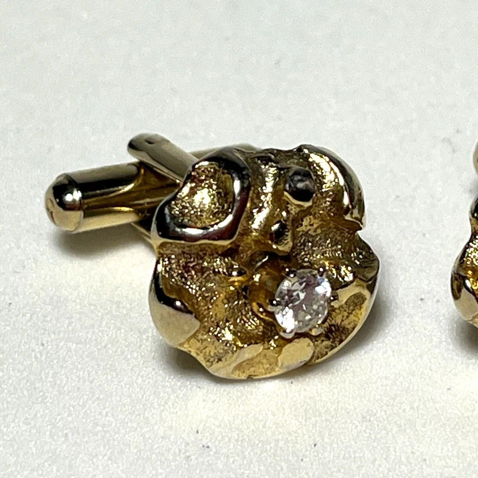 Gemelos pepita vintage dorado con detalles de diamantes de imitación Foto 4 de 4