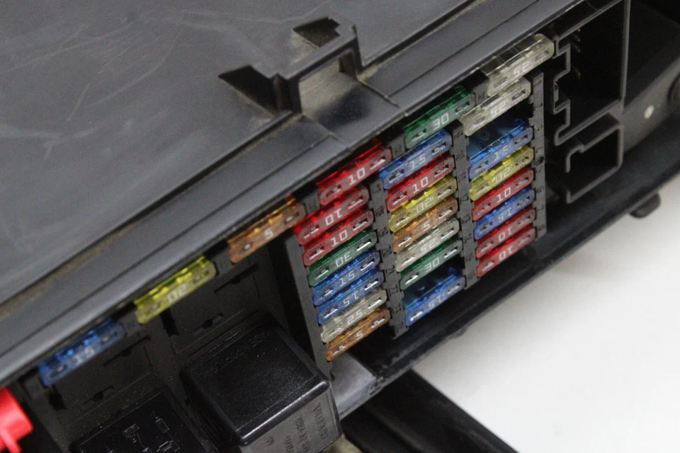 2003 VOLVO S60 ENGINE FUSEBOX OEM 9494210 FACTORY 03 - Image 2 of 4