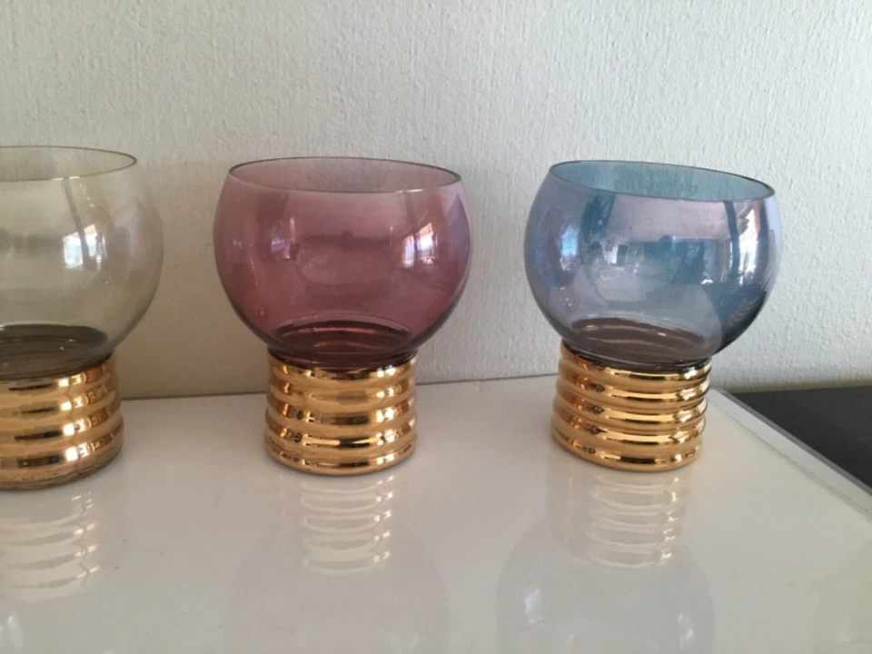 8 verres ballon anciens de couleur, pieds dorés - Photo 3/4