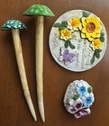 4 GARDEN DÉCOR PIECES, 2 HANDMADE CERAMIC MUSHROOMS & 2 RESIN GROUD PLAQUES — photo 10