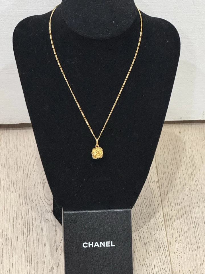 Collar de cadena de metal dorado vintage CHANEL bola con cuerda colgante collar firmado Foto 2 de 4