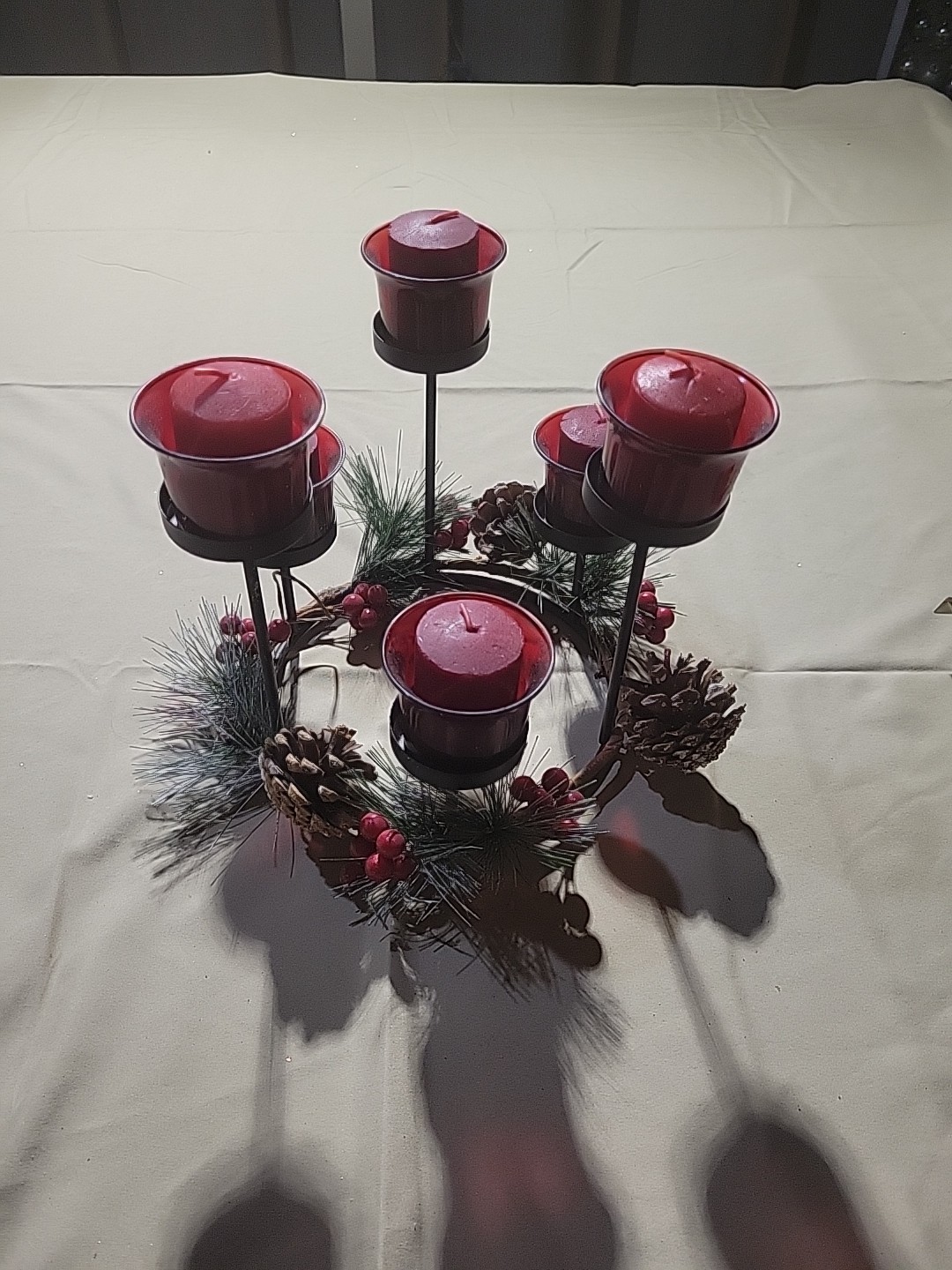 Set Pinecones Red Berries For Table Centerpiece