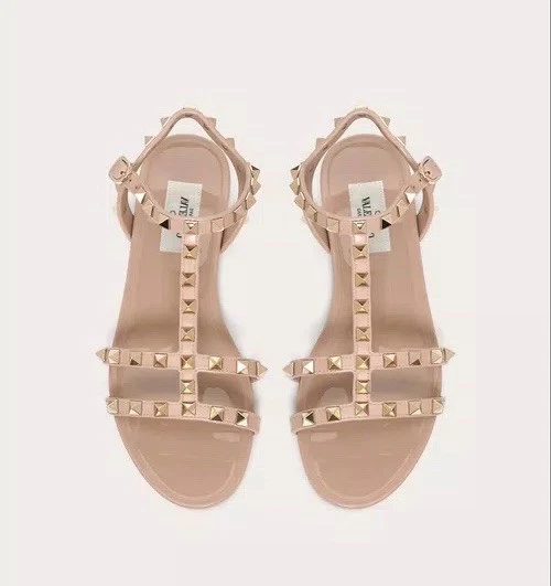 Valentino — Valentino Garavani Rockstud Flat Rubber Jelly T Strap Ankle Sandal - Poudre - 39
