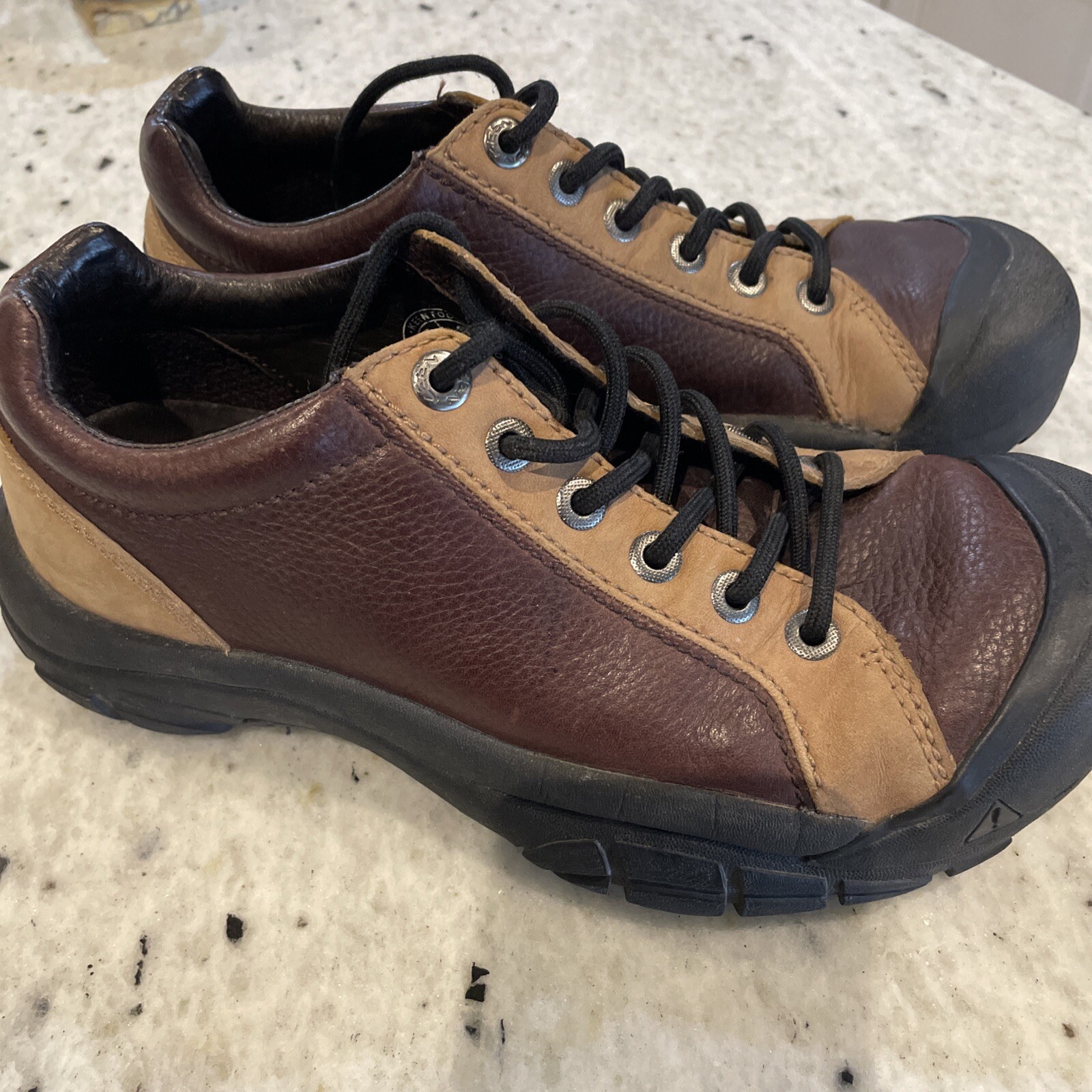 Scarpe da trekking da donna Keen Outdoors in pelle taglia 8