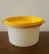 Vintage Tupperware Tuppertoys Cake Taker Kids Mini 1498 Harvest Gold Yellow